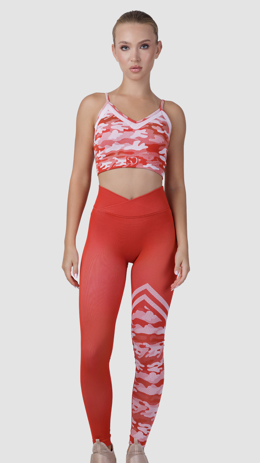 La colección Hot Chilli: sujetador + leggings + chaqueta