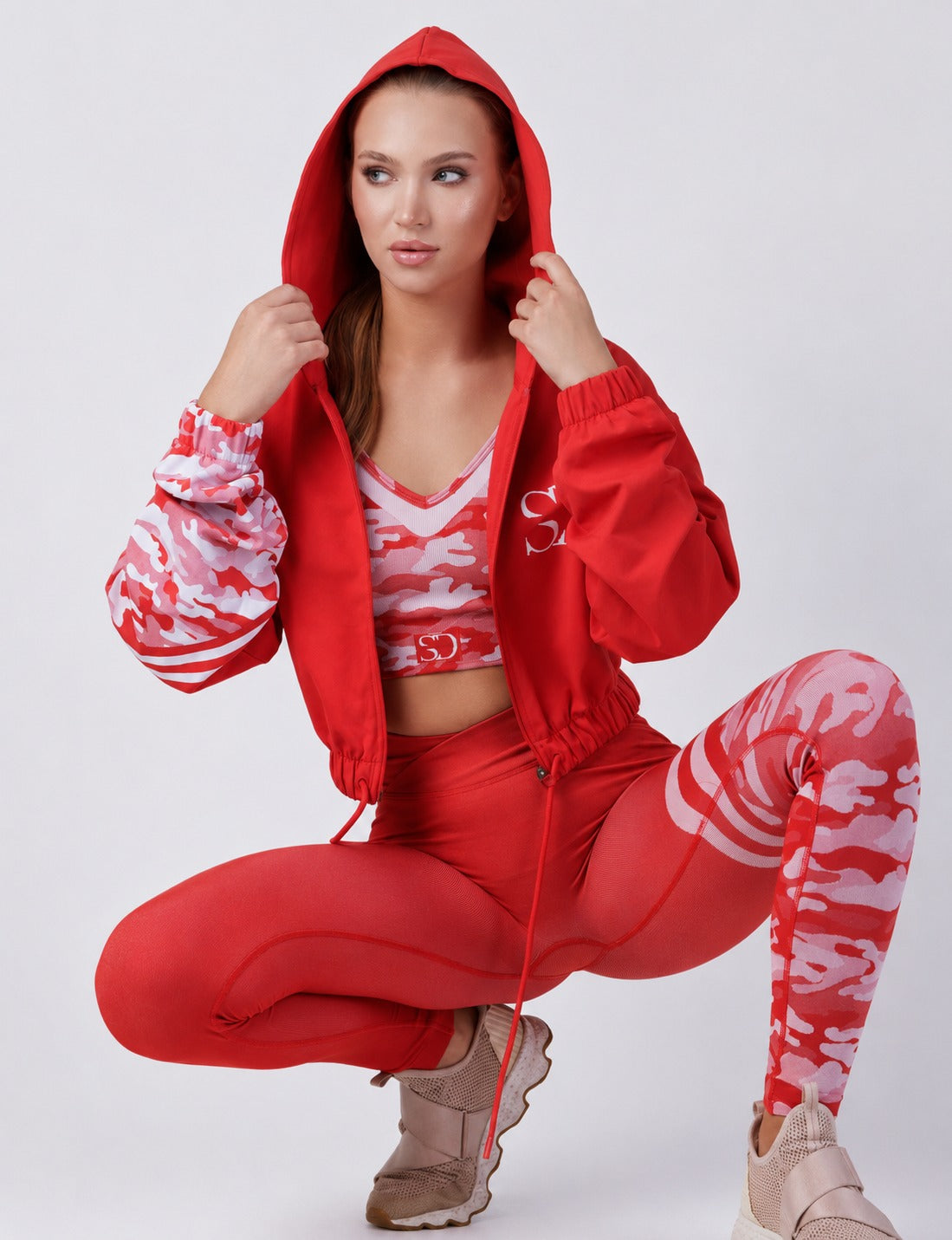 Iconic Red™ Set — kniend, Hoodie & Camo